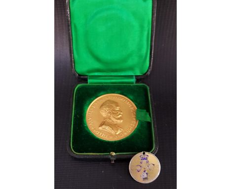 EDWARDIAN GILT METAL MEDALLIONinscribed 'In memory of a hero of the Indian Army, this medal was founded by his friends and co