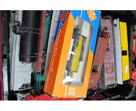 Approximately Twenty Four 'HO' Gauge U.S.A Outline Unboxed Items of Good Rolling Stock, by Bachmann, Roco etc, hoppers/grain 