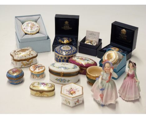 A collection of ceramics including Royal Worcester, Coalport, Wedgwood, Royal Doulton, pillboxes etc