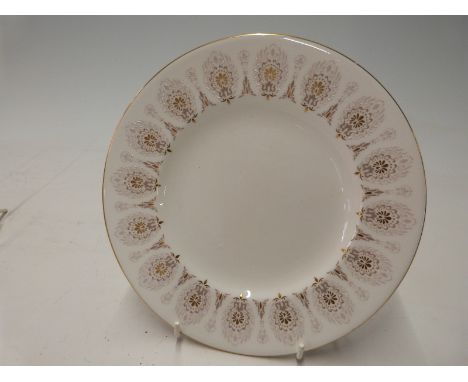 Wedgwood Medina pattern part dinner service comprising 39 plates