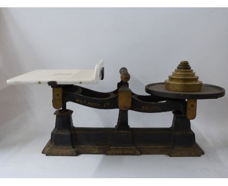 Avery shop or similar scales with ceramic pan and weights