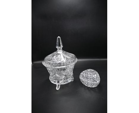 Cut crystal pinwheel 3-toed lidded sugar bowl or bonbon dish, approx 21cm high together with a crystal heart shaped trinket d