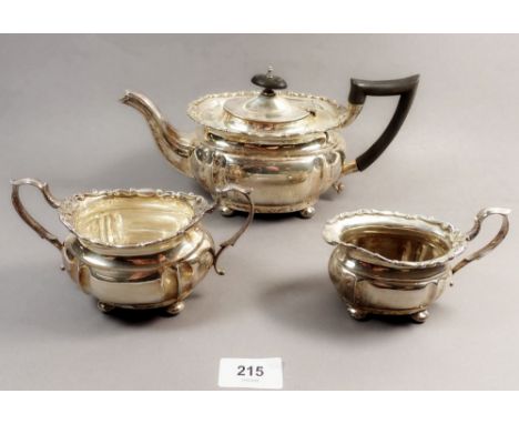 A silver three-piece tea service with decorative scrollwork border, Birmingham 1912, 708g 