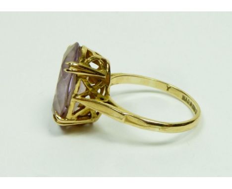 A 9 carat gold pale amethyst ring, size O, 3.5g 