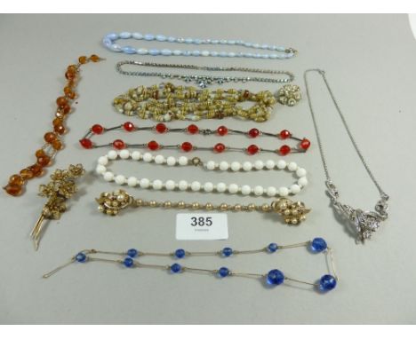 A quantity of vintage costume jewellery to include bead necklaces, brooches etc 