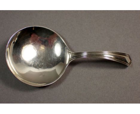 A thread pattern silver caddy spoon, London 1791 by SG/EW 