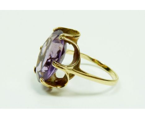 A 9ct gold amethyst dress ring, size Q, 4.1g 