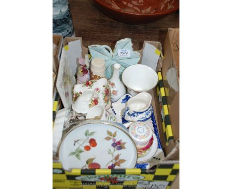 A quantity of china including two Wedgwood 'Kutani Crane' vases, Jasperware trinket pot, Royal Albert 'Old Country Roses' pin