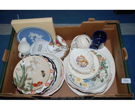 A quantity of china to include Wedgwood wall plates, Royal Albert Old Country Roses, two cups and three saucers and Crown Sta