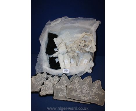 A quantity of vintage Lace edgings (1 m plus, sixteen lengths).