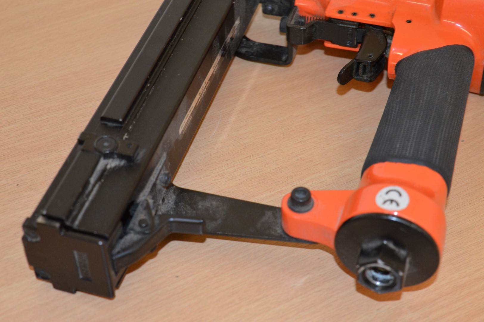 1 x Tacwise Rapesco FCF15XCB Air Corrugated Fastener Gun Capable of