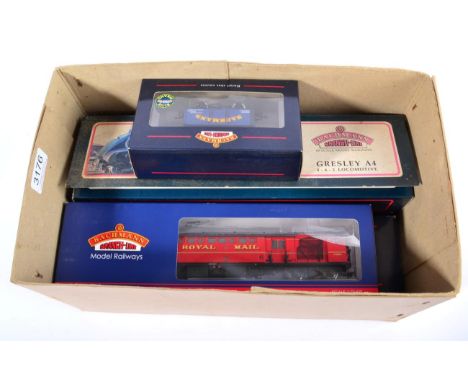 Bachmann OO Gauge Locomotive 31550 Class V2 Green Arrow BR 60800, 32250W WD Class 2-8-0 BR 90733 exclusive to Keighley & Wort