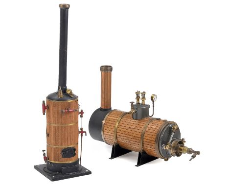 2 Dampfmaschinen-Kessel, um 1990Jeweils mit Holz beplankt. 1) Gasbefeuert, geschweißter Stahlkessel, Länge 35 cm, Ø 14,5 cm, 