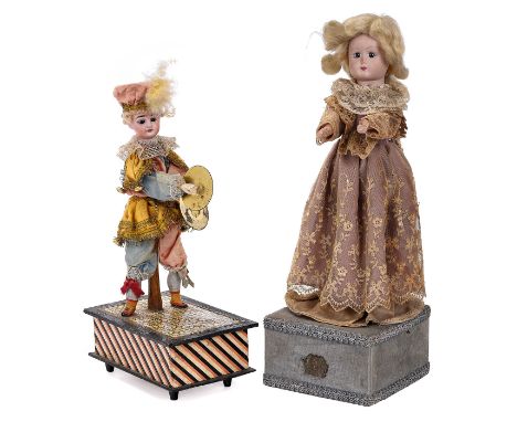 Manivelle-Polichinelle-Musikpuppen­automatDeutschland, Biskuitporzellan-Kopf, geritzt mit "15/", Hals mit Flansch, offenem Mu