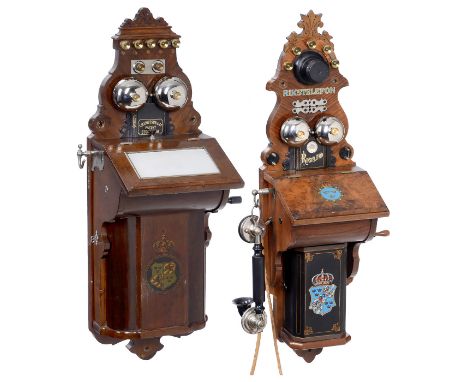 2 Ericsson-Wandtelephone, um 1900L.M. Ericsson, Stockholm. 1) Modell AB 145, Rikstelefon, Nußbaumgehäuse, Batterieabdeckung a