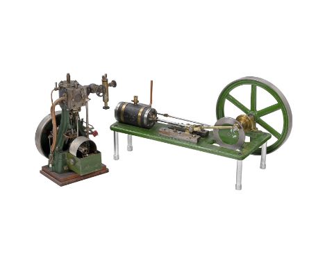 2 Dampfmaschinen-Funktionsmodelle, um 1970Hergestellt aus Messing, Gußmetall und Stahl. 1) Liegende Einzylinder-Dampfmaschine