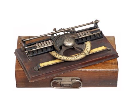 The World Typewriter Mod. 1, ab 1886World Typewriter Co., Maine. Frühe amerikanische Zeigerschreibmaschine mit halbrunder Typ