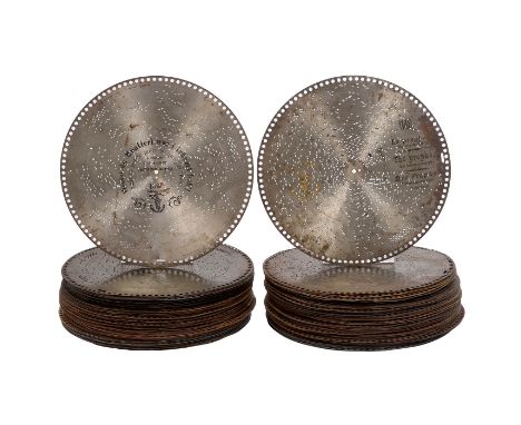 100 Polyphon- und Regina-Platten mit 39,8 cm Durchmesser, um 1900Mit folgenden Nummern und Titeln: 1004 Wiener Blut - 1006 Ic