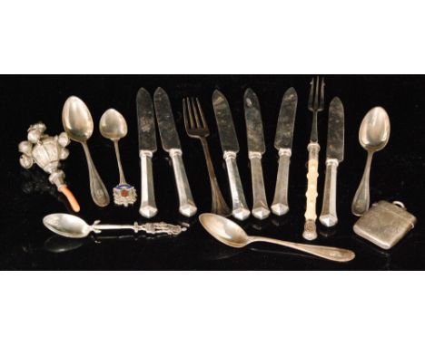 A parcel lot of assorted hallmarked silver and white metal items to included flatware, a child's rattle, vesta case, pencil, 