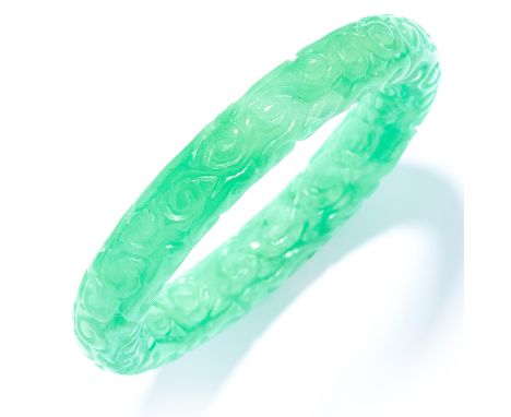 JADEITE JADE BANGLE comprising of a single piece of polished jadeite jade, 6cm inner diameter.