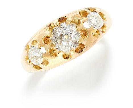 ANTIQUE DIAMOND THREE STONE RING in yellow gold, set with three old cut diamonds totalling approximately 1.00 carats, unmarke