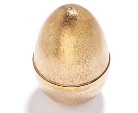 NOVELTY SURPRISE EASTER EGG, STUART DEVLIN, 1983 in silver gilt, the shell opens to reveal a chicken and a rabbit hatching fr