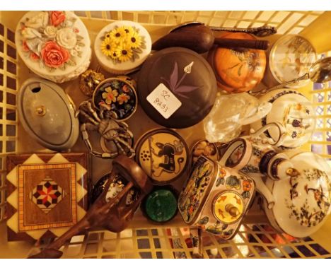 Quantity of trinket pots and other miniature ornaments