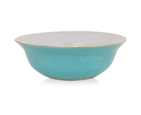 A TURQUOISE GROUND PORCELAIN BOWL Finely potted dish with everted rim, exterior of turquoise ground decorated in roundels of 