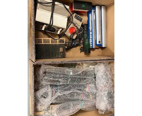 Tri-Ang model train set, including: Model train, three Pullman carriages, control centre 905 power controller, R915 power con