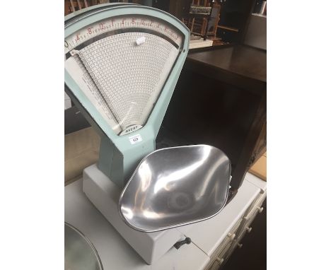 Vintage Avery scales 