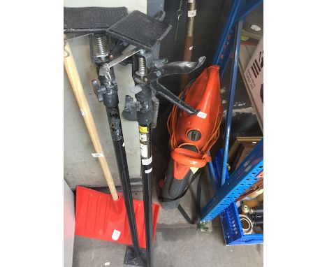 A pair of props 