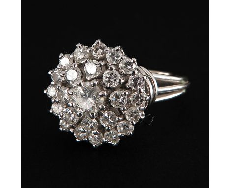 Set with 25 diamonds Ring size 17,5.