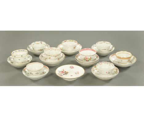 A collection of late 18th/early 19th century English porcelain tea bowls and saucers, to include factories Worcester, Newhall