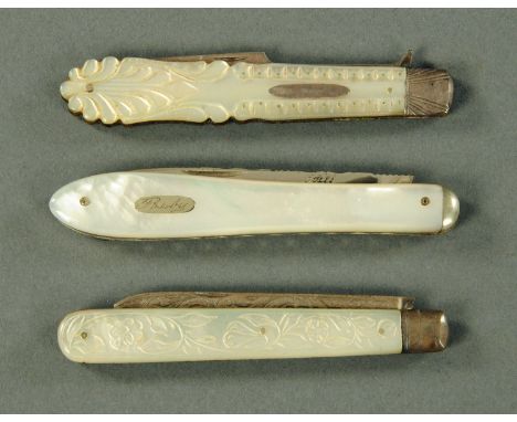 A Victorian silver folding two prong fork, George Unite, Sheffield 1859, with carved mother of pearl handle, length 14.2 cm, 
