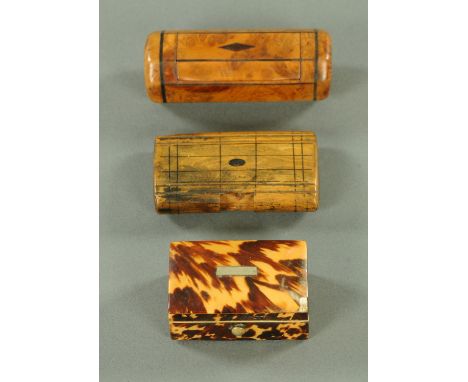 A early 19th century burr wood snuffbox, the octagonal body strung with ebony and with a blonde tortoiseshell lined interior,