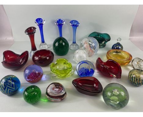 Glass Paperweights and art glass collection, coprising of 12 paper weights, Caithness, Midian, Selkirk etc, along with studio