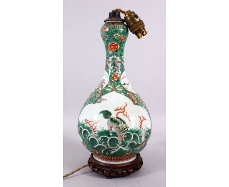 A CHINESE FAMILLE VERTE PORCELAIN GARLIC HEAD FORMED VASE / LAMP - the vase with panel decoration depicting lion dogs / kylin