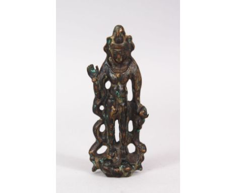 A GOOD CHINESE TIBETAN  BRONZE FIGURE OF A GODDESS / BUDDHA, 11cm.
