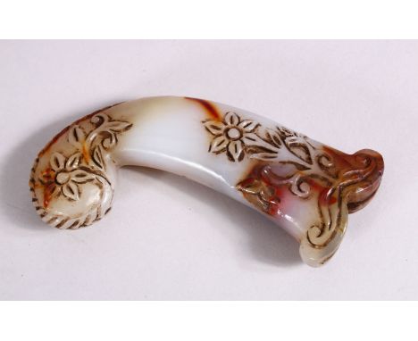 A 19TH / 20TH CENTURY CARVED JADE MUGHAL DAGGER HANDLE - carved with floral decoration, 13cm