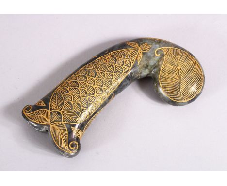 A 19TH / 20TH CENTURY CARVED JADE MUGHAL DAGGER HANDLE - with carved and gilded motif decoration, 13cm