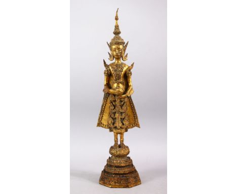 A GOOD 18TH CENTURY GILT BRONZE FIGURE OF BUDDHA / DEITY, in a standing position holding a bowl, stood upon a moulded pedesta