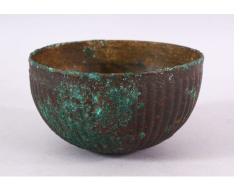 AN EARLY PERSIAN POSSIBLY SASSANIAN OR AKHAMINID BRONZE BOWL, with a ribbed body, 15cm