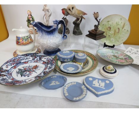 Good Mixed Ceramic lot to include Wedgwood, Country Artists etc. see photos.