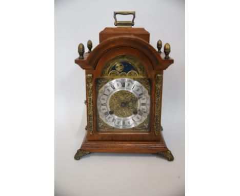Vintage Mantle Clock in working order. See photos. 