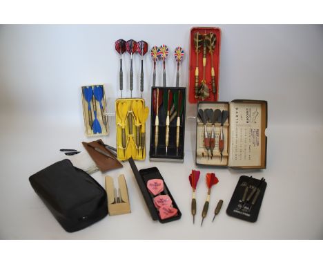 Good Selection of Vintage Darts in original Cases. See photos. 