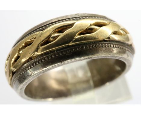 9ct gold and silver ring, size R, 10.9g. P&amp;P Group 1 (£14+VAT for the first lot and £1+VAT for subsequent lots) 