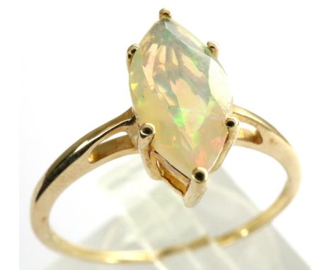 10ct gold ring set with an opal, size Q/R, 1.6g. P&amp;P Group 1 (£14+VAT for the first lot and £1+VAT for subsequent lots) 