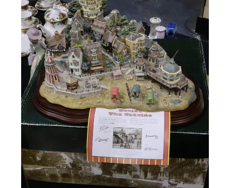 Limited edition Lilliput Lane, Beside The Seaside, boxed with deed number 783. No cracks, chips or visible restoration. P&amp
