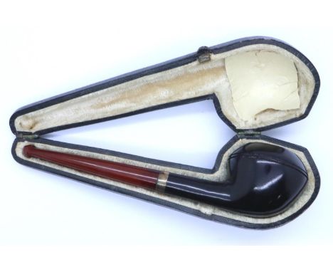 Cased WHO smoking pipe with a 9ct gold band. P&amp;P Group 1 (£14+VAT for the first lot and £1+VAT for subsequent lots) 