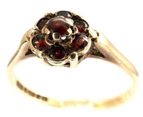 9ct gold flower ring set with garnets, size P, 2.1g. P&amp;P Group 1 (£14+VAT for the first lot and £1+VAT for subsequent lot